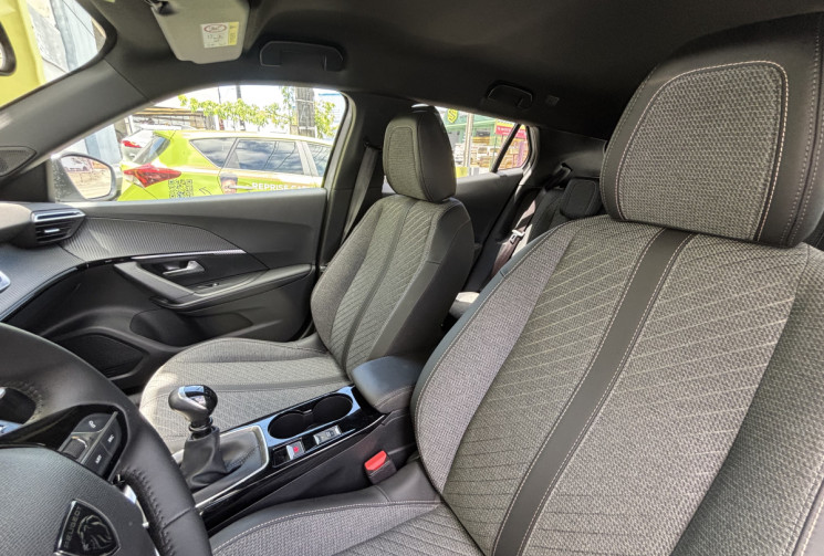 Peugeot 2008 II (P24E) 5HB Phase 2 1.2 12V S&S 100 cv  Allure // Première main // Quasi neuf 