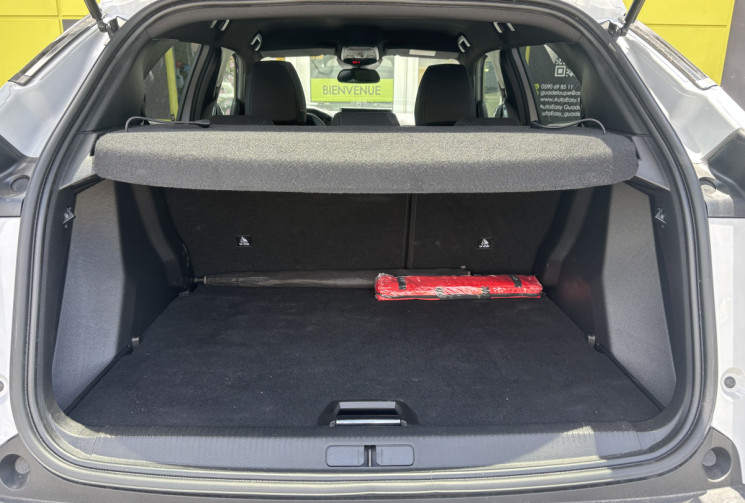 Peugeot 2008 II (P24E) 5HB Phase 2 1.2 12V S&S 100 cv  Allure // Première main // Quasi neuf 