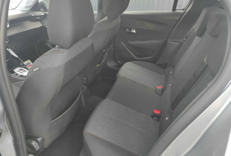 Peugeot 208 style hybrid 100 ch e-dcs6 1200 kms état neuf !