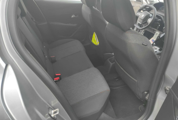 Peugeot 208 style hybrid 100 ch e-dcs6 1200 kms état neuf !