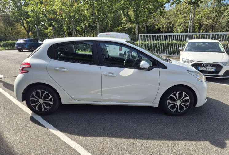 Peugeot 208 1.4 HDI 68 Active Kit distribution neuf