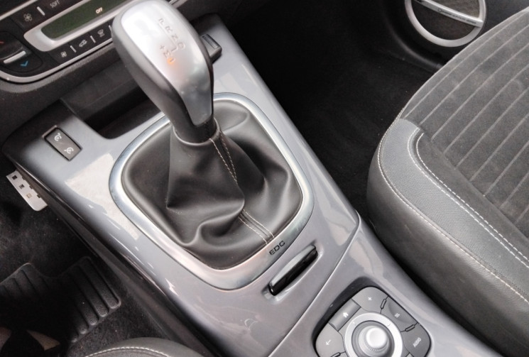 Renault Scénic  III Phase 2 1.5 dCi FAP EDC 6  110 cv xMod BOSE
