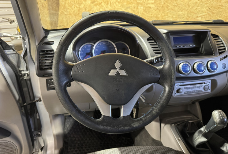 Mitsubishi L200 CLUB CAB