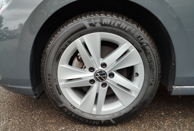 Volkswagen Golf VIII 1.0 e-TSi 110 S&S DSG7 Life Plus