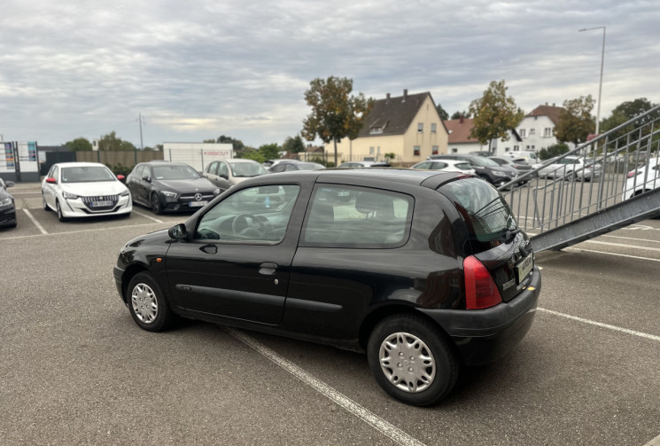 Renault Clio 1.4i 75ch