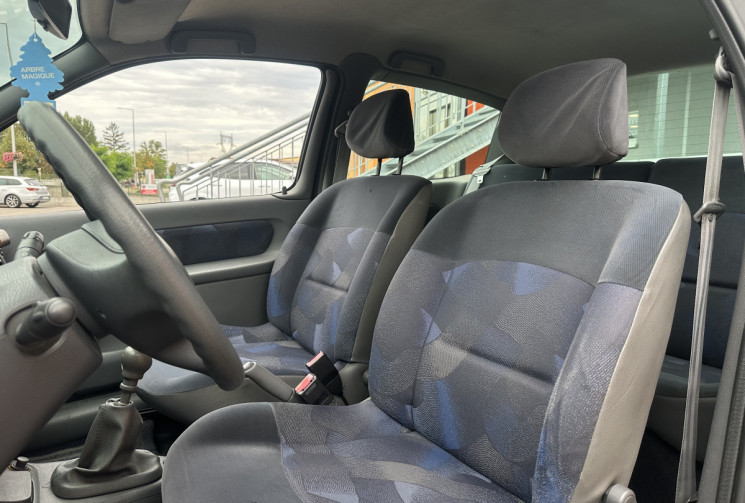 Renault Clio 1.4i 75ch