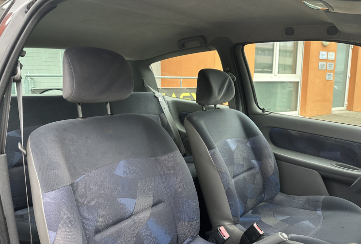 Renault Clio 1.4i 75ch