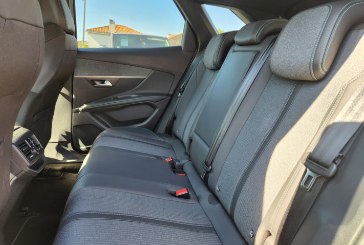 Peugeot 3008 1.5 130 / FINITION ALLURE / SUIVI PEUGEOT/BOITE AUTO/EXCELLENT ÉTAT / GARANTIE 12 MOIS