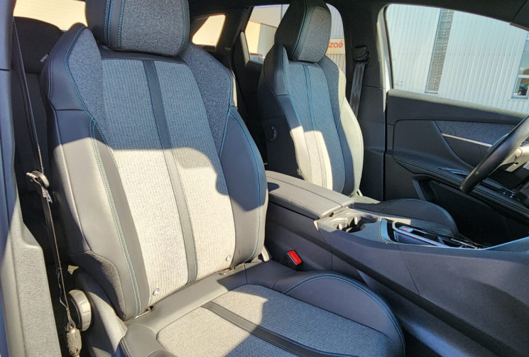 Peugeot 3008 1.5 130 / FINITION ALLURE / SUIVI PEUGEOT/BOITE AUTO/EXCELLENT ÉTAT / GARANTIE 12 MOIS