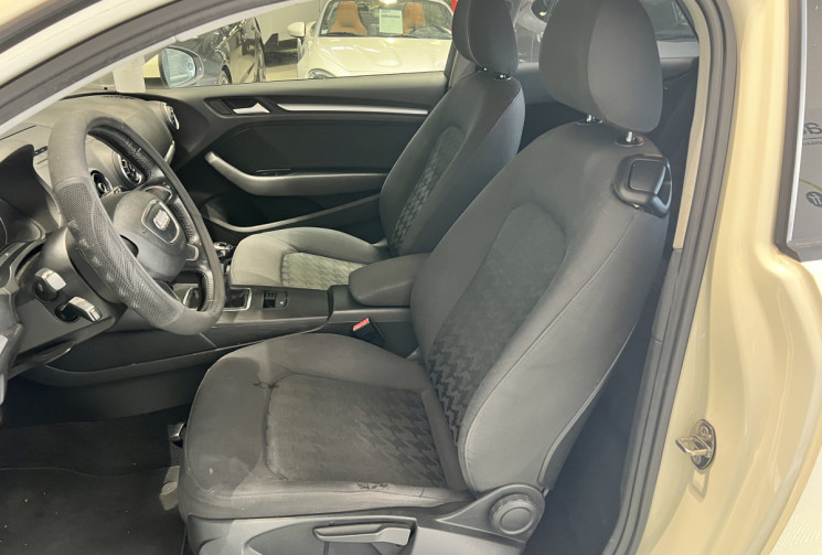 Audi A3 1.6 TDI 110 CH ATTRACTION 3 PORTES BVM6