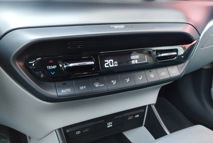 Hyundai BAYON 1.0 T-GDi 100 MildHybrid 48V DCT-7 Créative / Entretien Hyundai / Attelage amovible