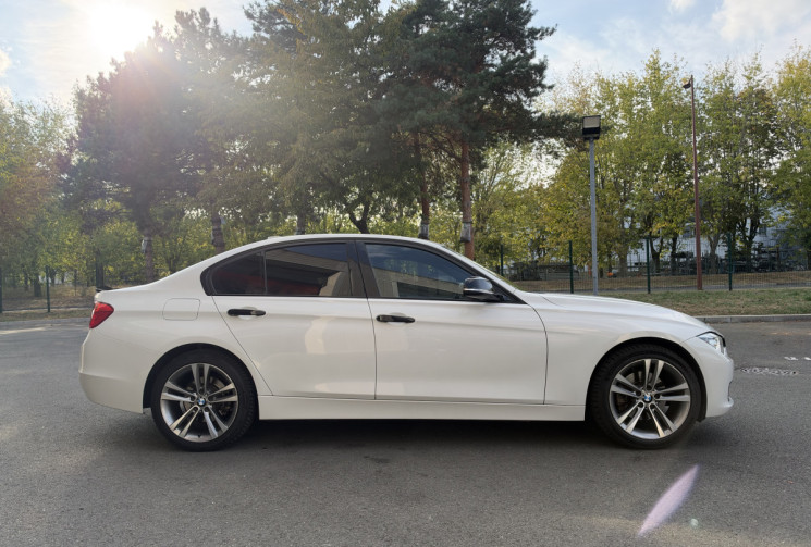 BMW Série 3 (F30) 320D 184 SPORT