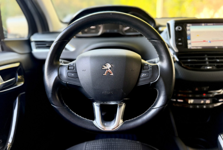 Peugeot 208 1.2 THP Allure 110 cv / 35 500 km / FULL Entretien PEUGEOT / Radar de recul