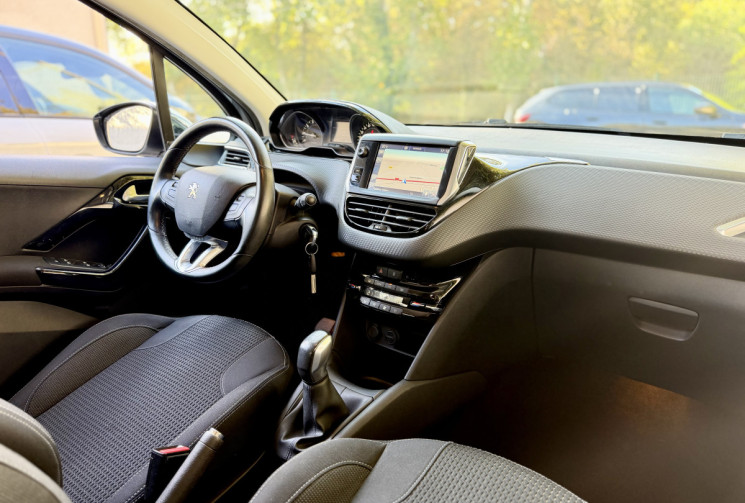 Peugeot 208 1.2 THP Allure 110 cv / 35 500 km / FULL Entretien PEUGEOT / Radar de recul