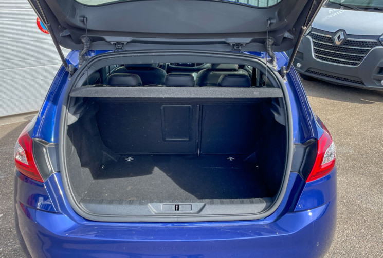 Peugeot 308 GT 1.6 THP 205 cv  MOTEUR A CHAINE CUIR CHAUFFANT MASSANT CAM DENON CARNET  
