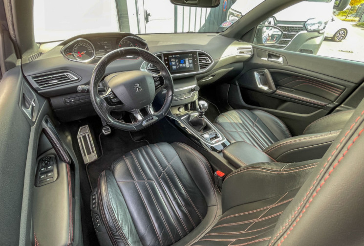 Peugeot 308 GT 1.6 THP 205 cv  MOTEUR A CHAINE CUIR CHAUFFANT MASSANT CAM DENON CARNET  
