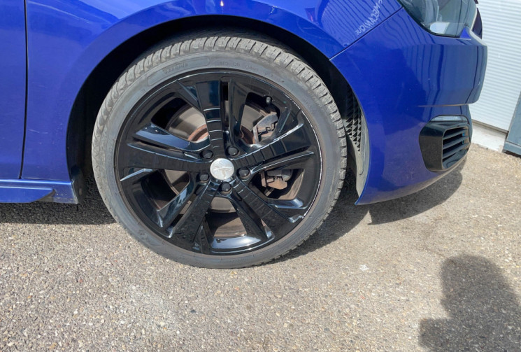 Peugeot 308 GT 1.6 THP 205 cv  MOTEUR A CHAINE CUIR CHAUFFANT MASSANT CAM DENON CARNET  
