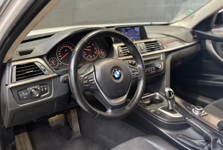 BMW Série 3 F30 318d BVA / TOIT PANO OUVRANT / ATTELAGE ÉLEC. / ACCÈS CONFORT / CHAÎNE CHANGÉE