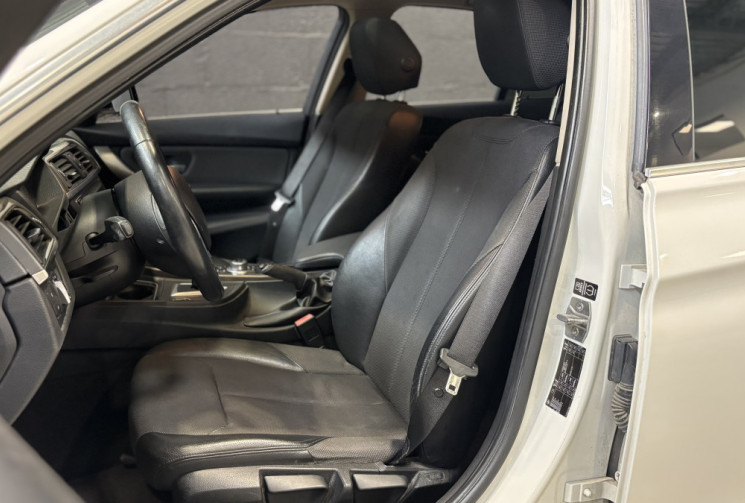 BMW Série 3 F30 318d BVA / TOIT PANO OUVRANT / ATTELAGE ÉLEC. / ACCÈS CONFORT / CHAÎNE CHANGÉE