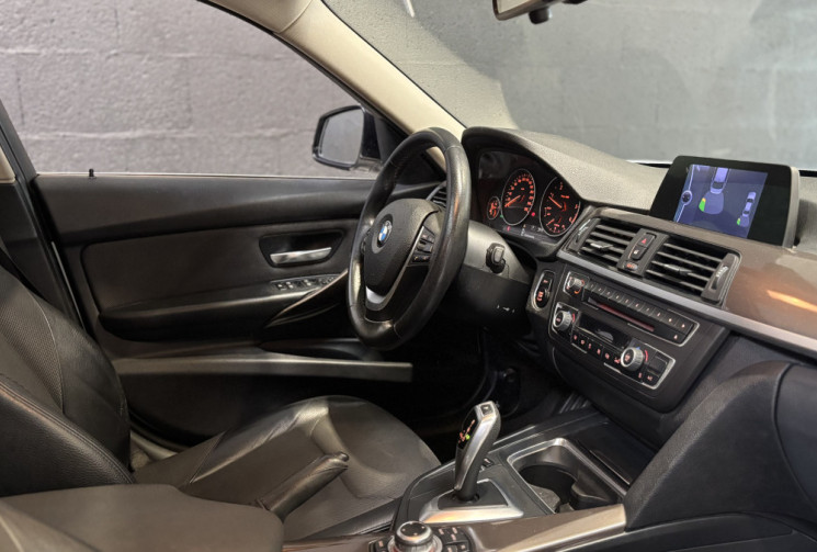 BMW Série 3 F30 318d BVA / TOIT PANO OUVRANT / ATTELAGE ÉLEC. / ACCÈS CONFORT / CHAÎNE CHANGÉE