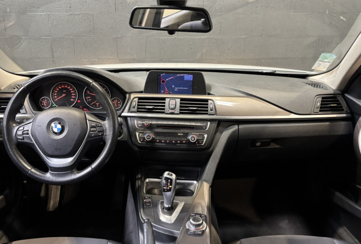BMW Série 3 F30 318d BVA / TOIT PANO OUVRANT / ATTELAGE ÉLEC. / ACCÈS CONFORT / CHAÎNE CHANGÉE