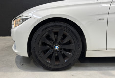 BMW Série 3 F30 318d BVA / TOIT PANO OUVRANT / ATTELAGE ÉLEC. / ACCÈS CONFORT / CHAÎNE CHANGÉE