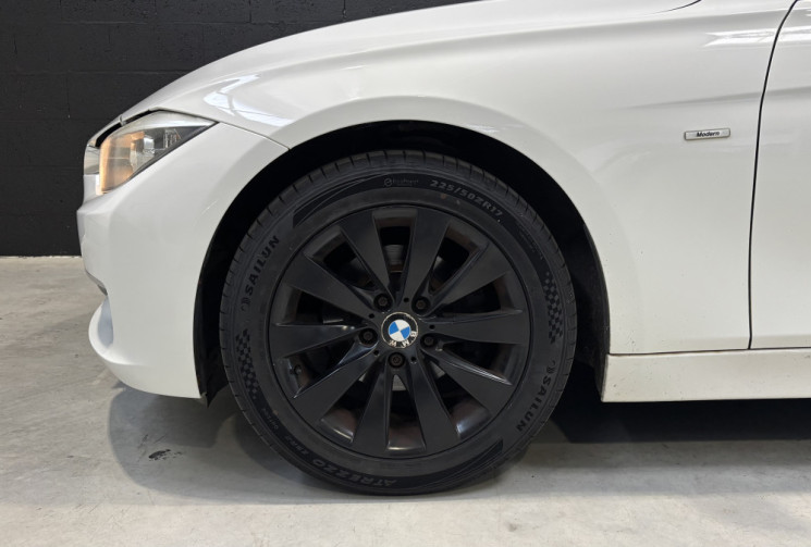 BMW Série 3 F30 318d BVA / TOIT PANO OUVRANT / ATTELAGE ÉLEC. / ACCÈS CONFORT / CHAÎNE CHANGÉE