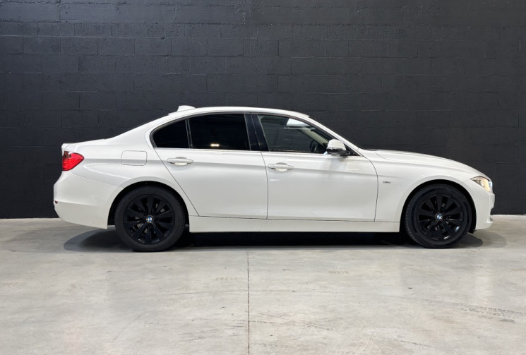 BMW Série 3 F30 318d BVA / TOIT PANO OUVRANT / ATTELAGE ÉLEC. / ACCÈS CONFORT / CHAÎNE CHANGÉE