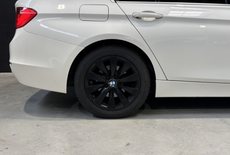 BMW Série 3 F30 318d BVA / TOIT PANO OUVRANT / ATTELAGE ÉLEC. / ACCÈS CONFORT / CHAÎNE CHANGÉE
