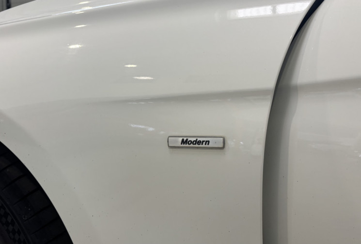 BMW Série 3 F30 318d BVA / TOIT PANO OUVRANT / ATTELAGE ÉLEC. / ACCÈS CONFORT / CHAÎNE CHANGÉE