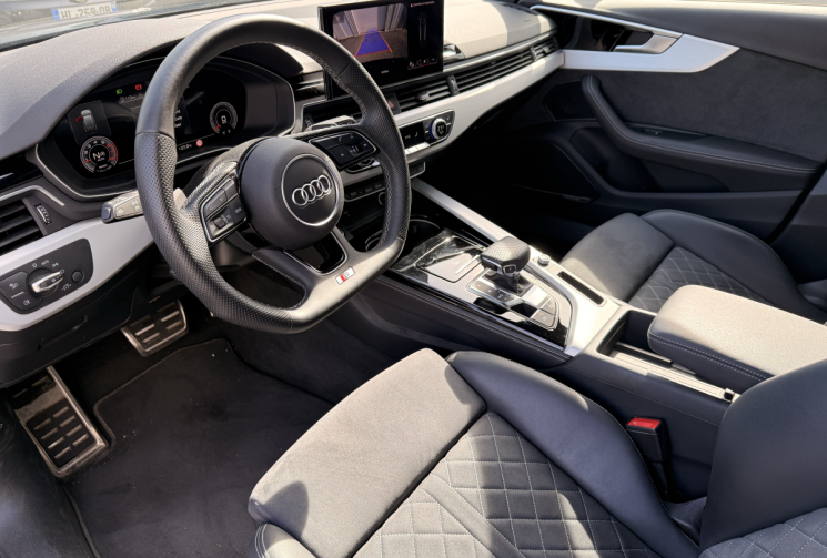 Audi A4 Avant Competition 40 TFSI 204 S tronic – Pack son BO - Pack Black - noir Mythic 