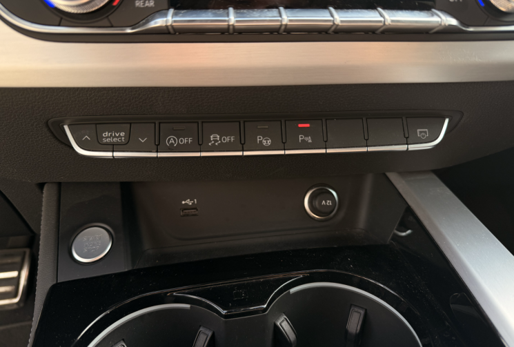 Audi A4 Avant Competition 40 TFSI 204 S tronic – Pack son BO - Pack Black - noir Mythic 