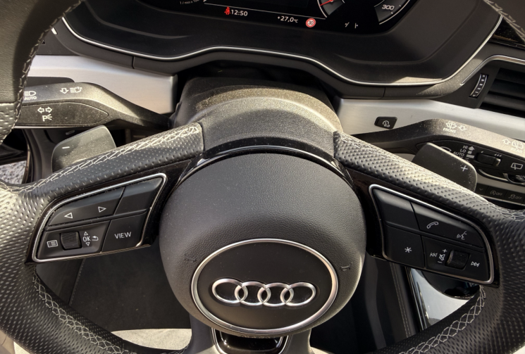 Audi A4 Avant Competition 40 TFSI 204 S tronic – Pack son BO - Pack Black - noir Mythic 