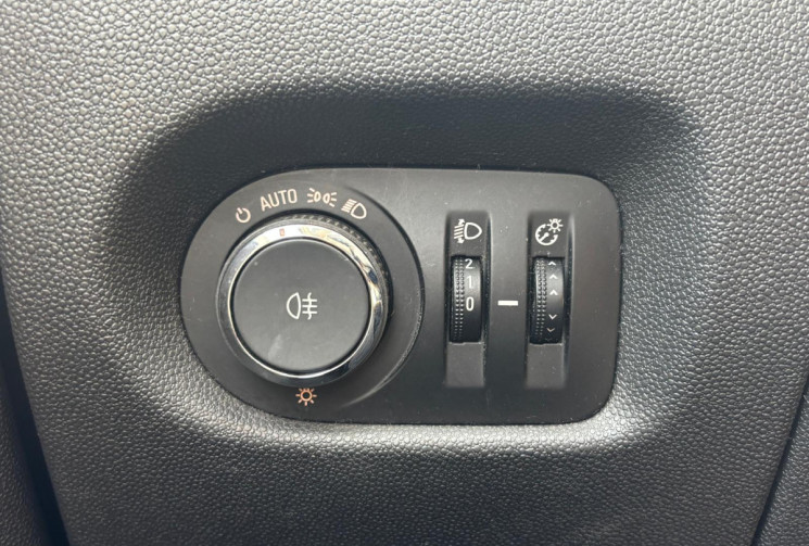 Opel Corsa 1.3 CDTI75 FAP Edition 3p Clim / bon état général / CT ok / Révisée / Garantie 