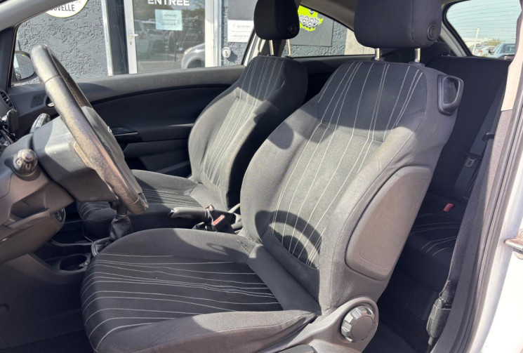 Opel Corsa 1.3 CDTI75 FAP Edition 3p Clim / bon état général / CT ok / Révisée / Garantie 