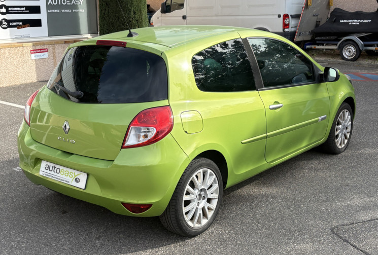 Renault Clio 3 1.6 112 ch AUTHENTIQUE / ENTRETIEN COMPLET / BVA /  KIT DE DISTRIBUTION NEUVE