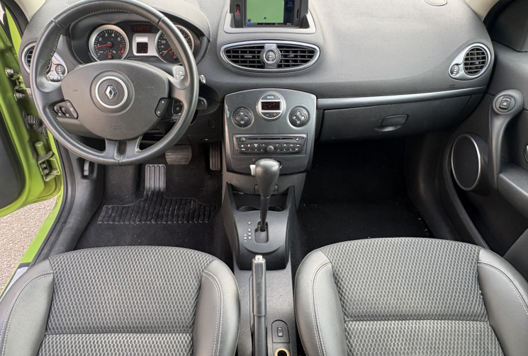 Renault Clio 3 1.6 112 ch AUTHENTIQUE / ENTRETIEN COMPLET / BVA /  KIT DE DISTRIBUTION NEUVE
