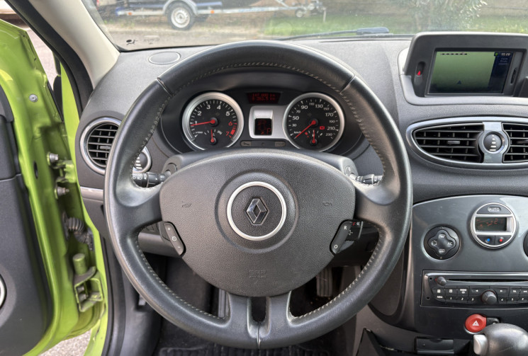 Renault Clio 3 1.6 112 ch AUTHENTIQUE / ENTRETIEN COMPLET / BVA /  KIT DE DISTRIBUTION NEUVE