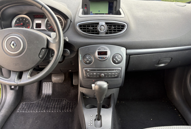 Renault Clio 3 1.6 112 ch AUTHENTIQUE / ENTRETIEN COMPLET / BVA /  KIT DE DISTRIBUTION NEUVE