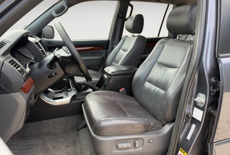 Toyota Land Cruiser KDJ120 SERIES 3.0 D-4D LOUNGE BVA - 8 PLACES / ATTELAGE 