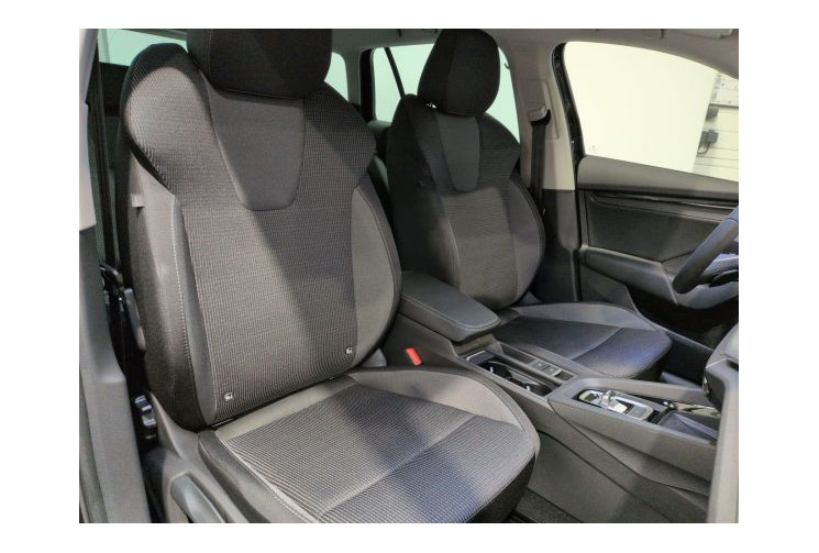 Skoda OCTAVIA IV Selection 2.0 TDI 150 ch SCR DSG7 Noir Magic nacré