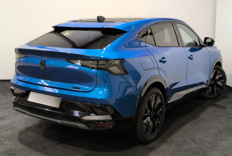 Renault RAFALE esprit Alpine E-Tech full hybrid 200 ch Bleu sommet / toit noir