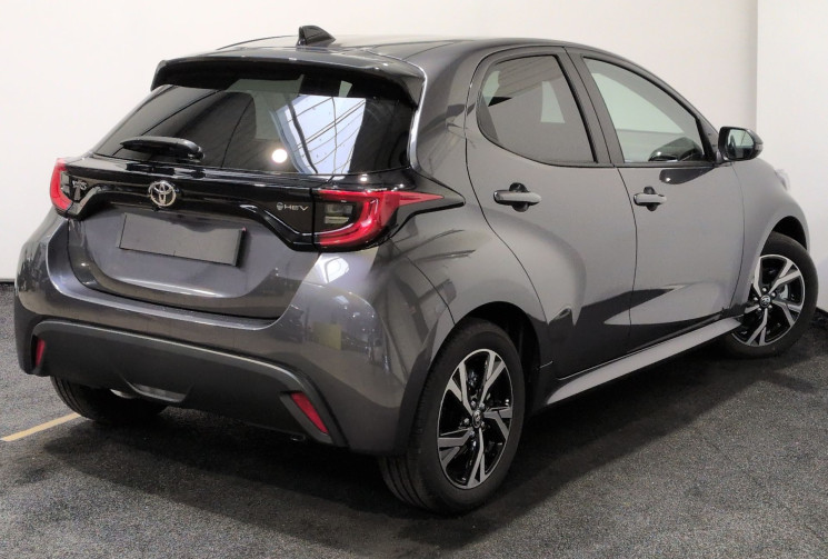 Toyota YARIS IV Design 116h Gris Célestine