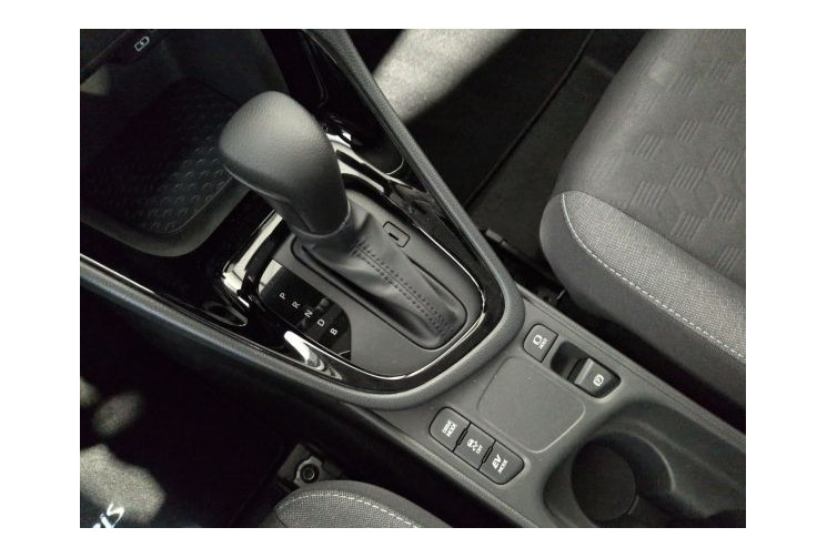Toyota YARIS IV Design 116h Gris Célestine