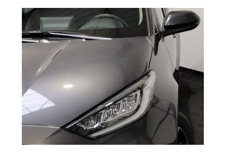 Toyota YARIS IV Design 116h Gris Célestine