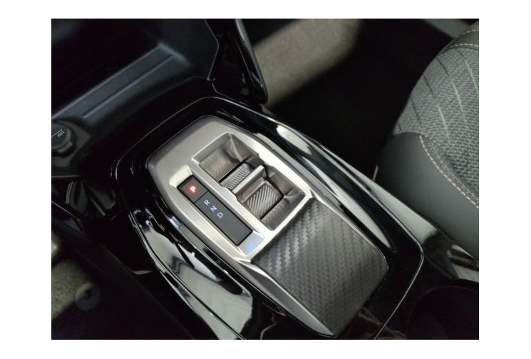Peugeot 2008 II Allure Hybrid 145 e-DCS6 Blanc Okénite