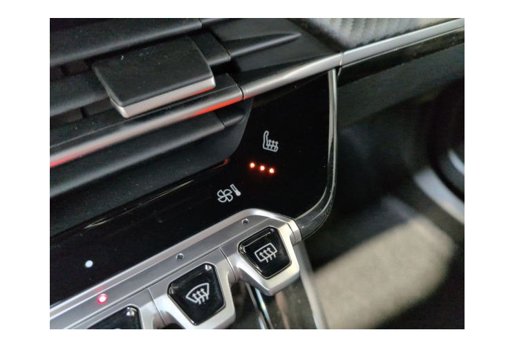 Peugeot 2008 II Allure Hybrid 145 e-DCS6 Blanc Okénite