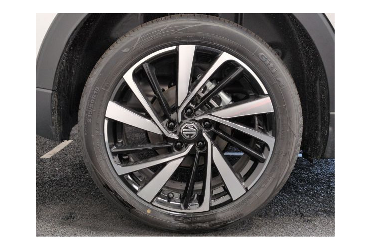 Mg ZS III Luxury 1.5 L Hybrid+ 197 ch Cosmic Silver