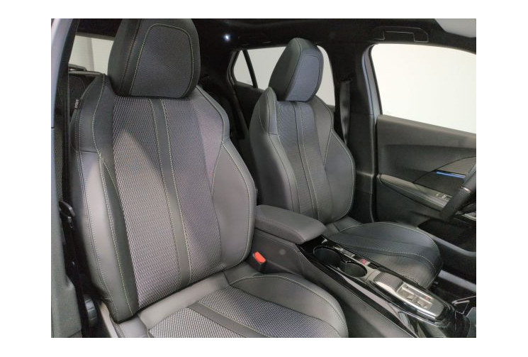 Peugeot 2008 II GT Hybrid 145 e-DCS6 Blanc Okénite /Toit noir
