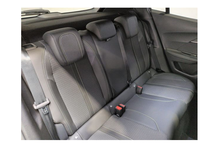 Peugeot 2008 II GT Hybrid 145 e-DCS6 Blanc Okénite /Toit noir